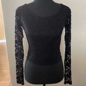 ❤️Forever 21 Black stretchy lace crop top, lined.